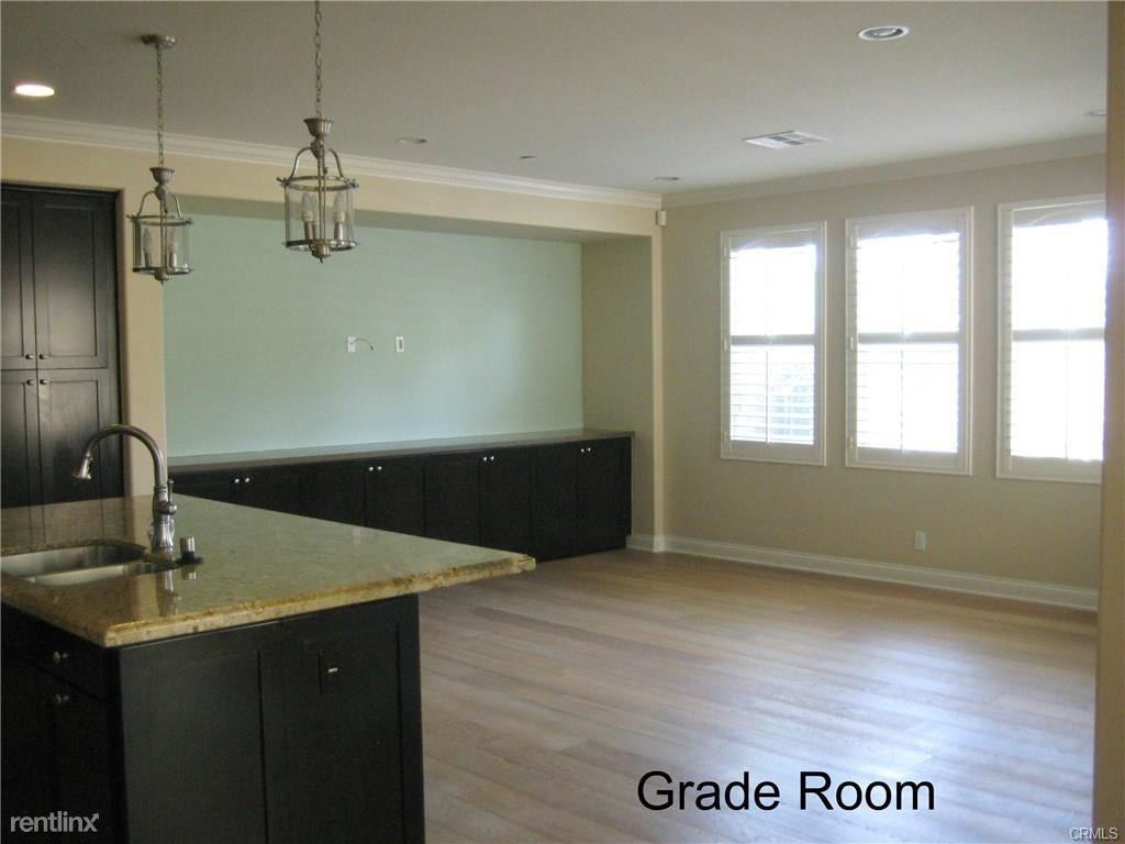 102 Shadowbrook - Photo 3 of 10