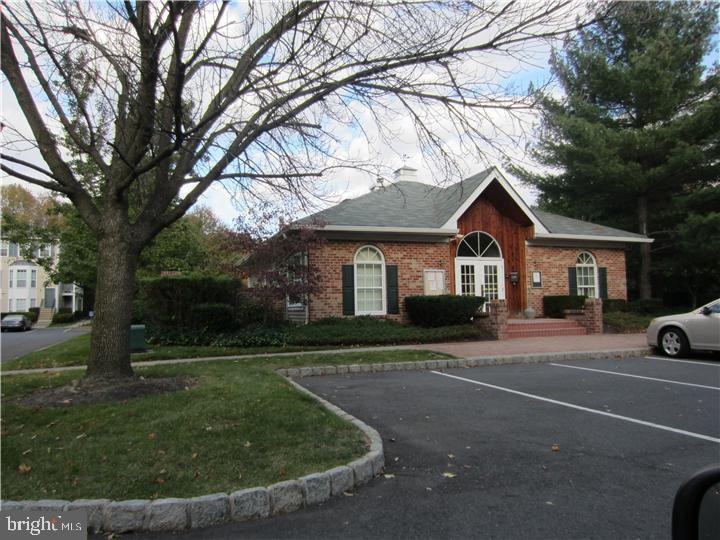 98 Versailles Ct - Photo 2 of 15