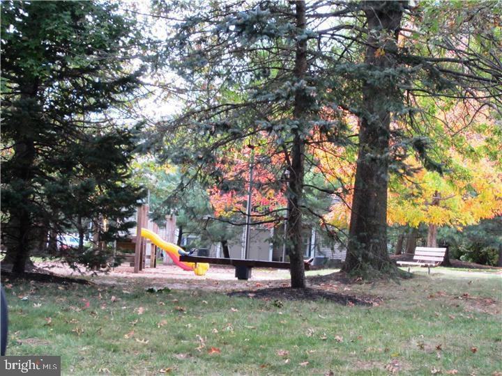 98 Versailles Ct - Photo 3 of 15