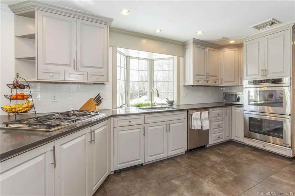 62 Comstock Hill Rd - Photo 2 of 38