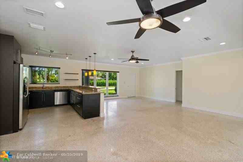 3100 NE 19th St - Photo 3 of 12