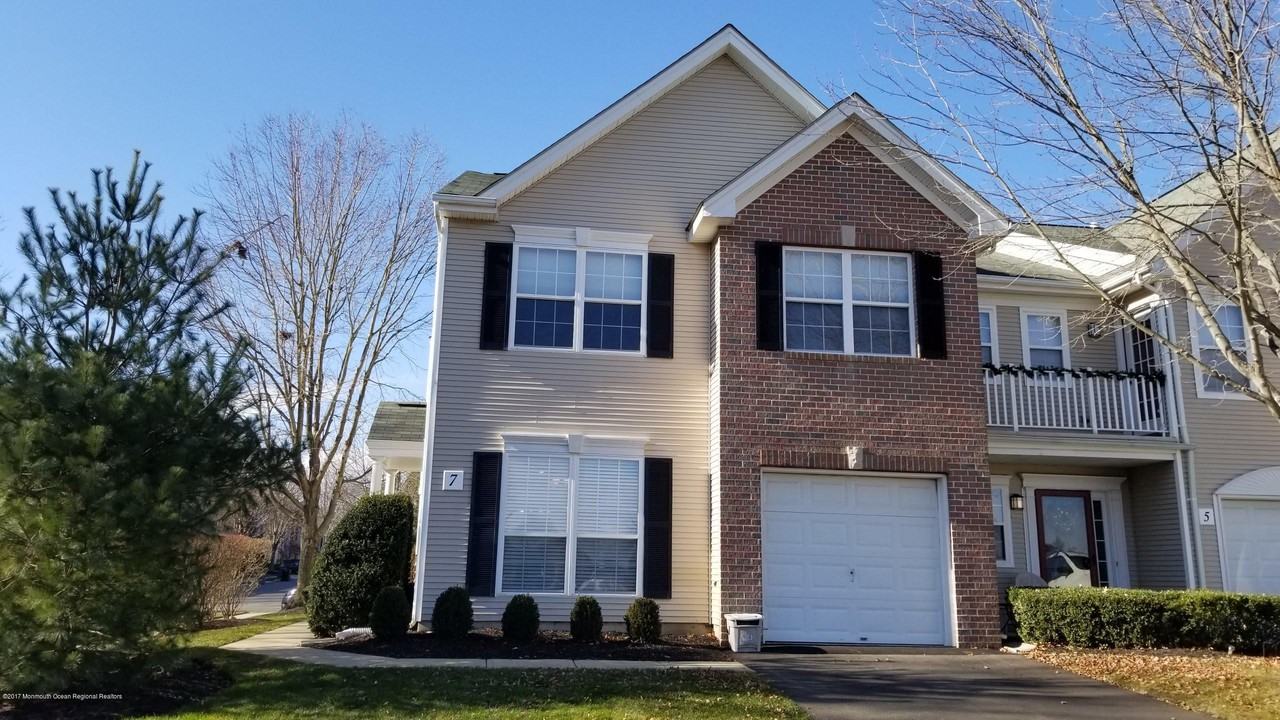 7 Augusta Dr - Photo 3 of 32