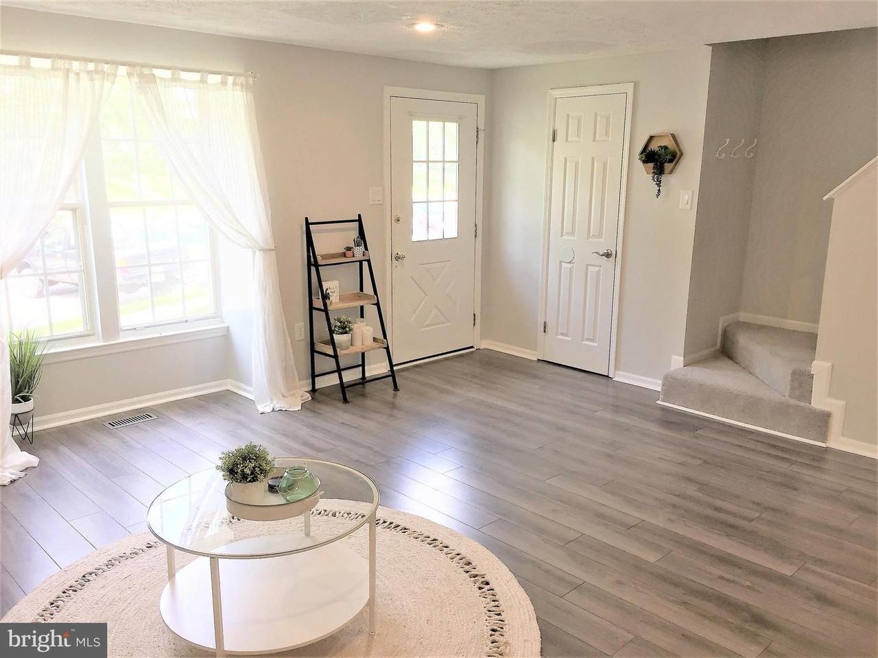 9 Dallington Ct - Photo 3 of 28