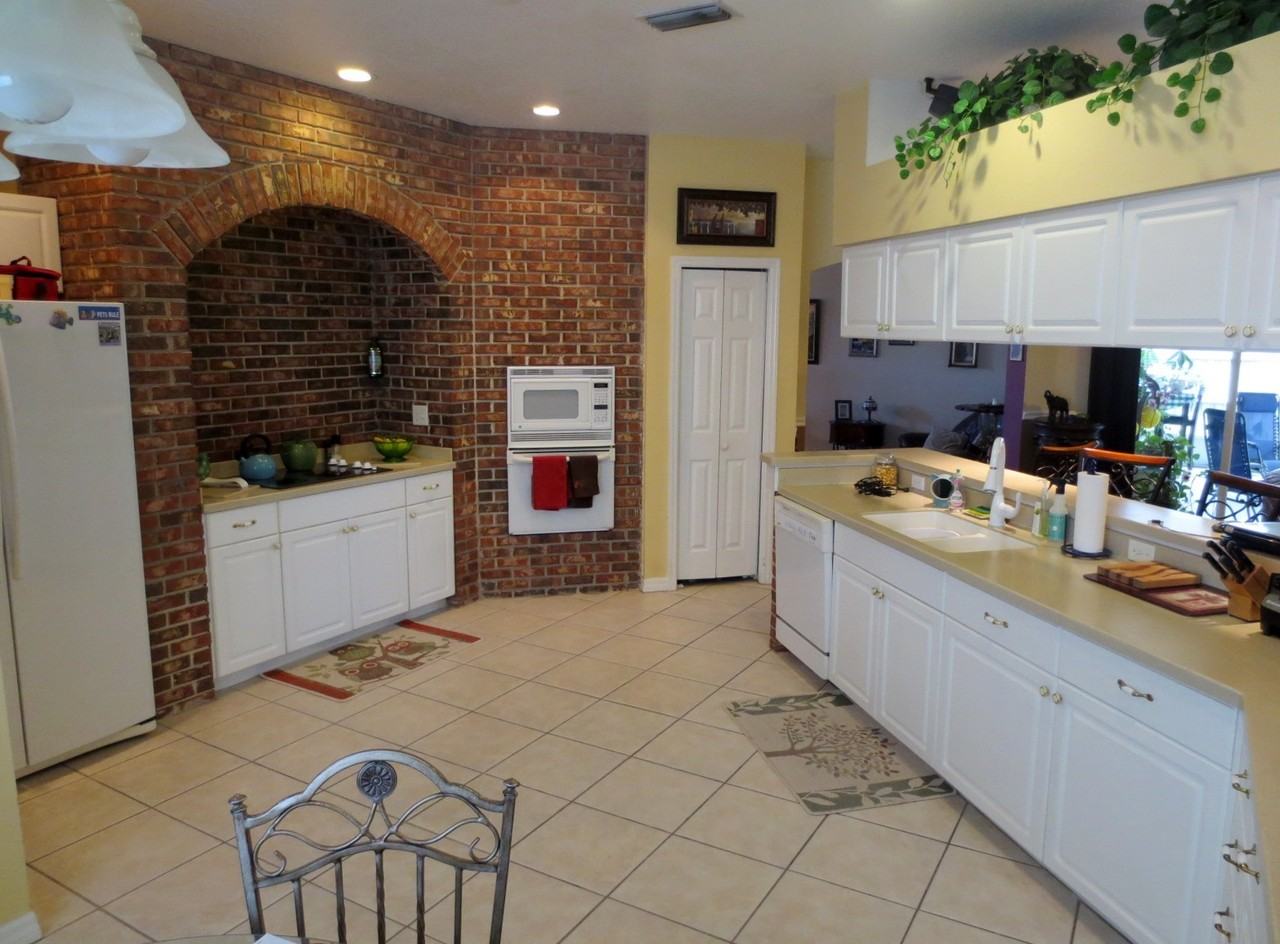 6611 Thackston Dr - Photo 3 of 20