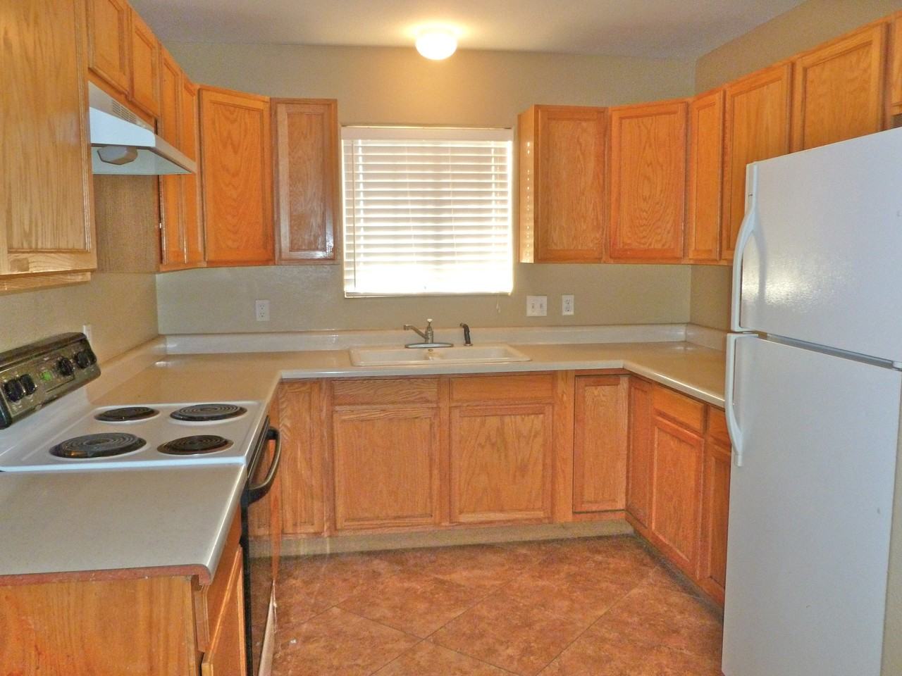 144 W Lincoln Ave - Photo 3 of 10