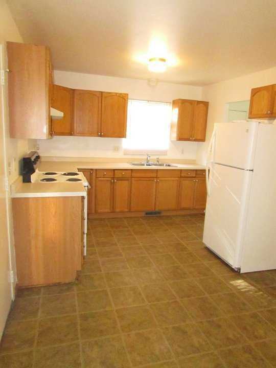 1402 Loreen Dr - Photo 2 of 7