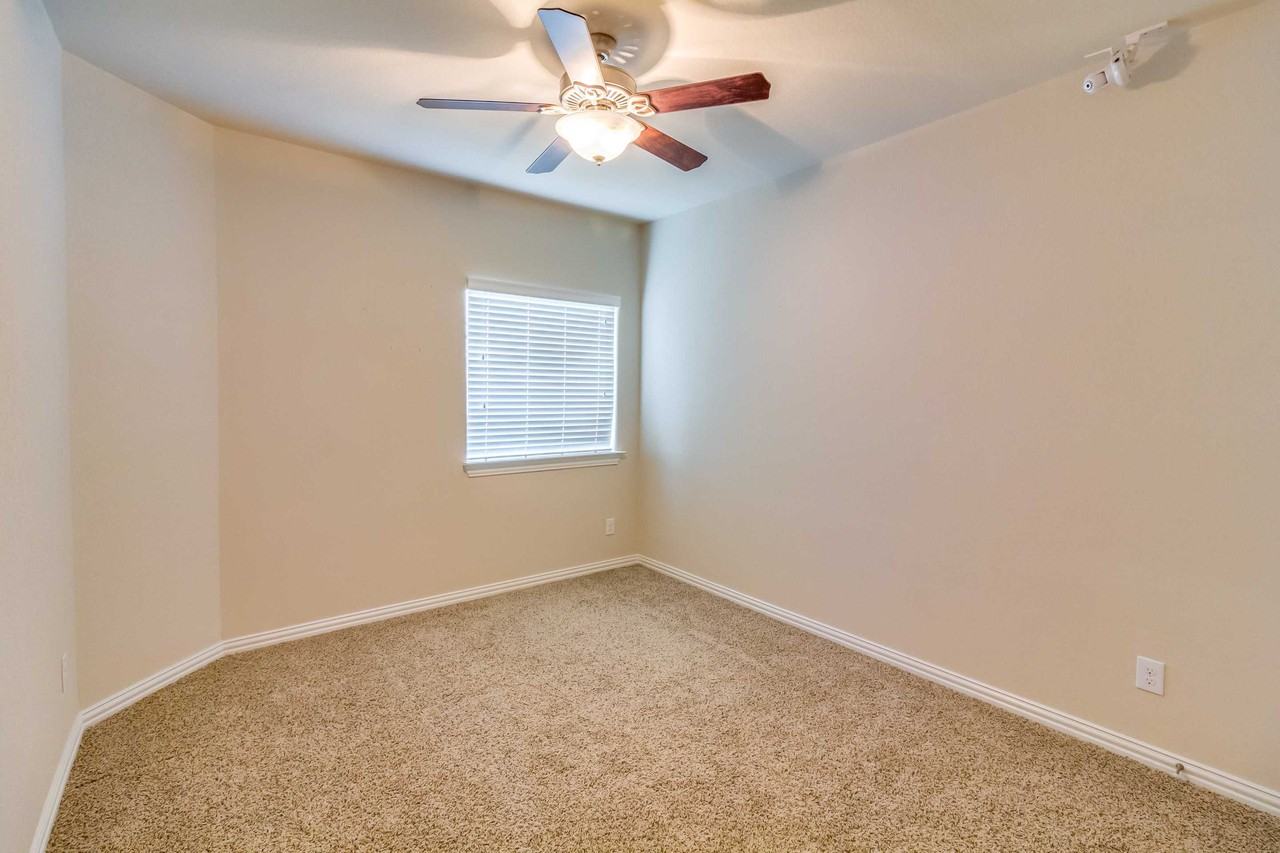 12202 Chambers Cove - Photo 2 of 15