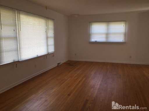 1653 St Pauls Rd - Photo 3 of 10