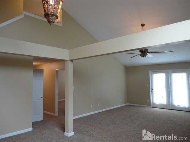 152 Hawkins Ct - Photo 3 of 20