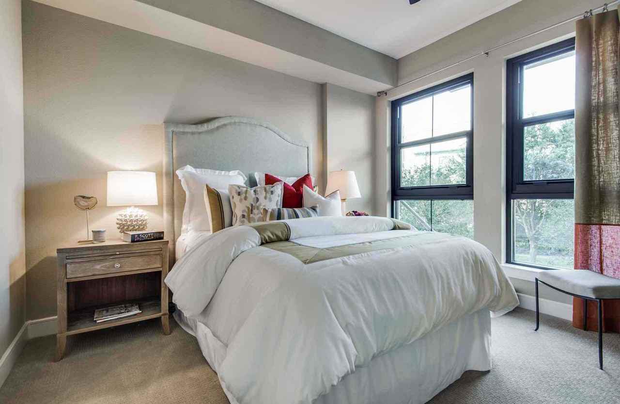 2394 Commerce St - Photo 3 of 7