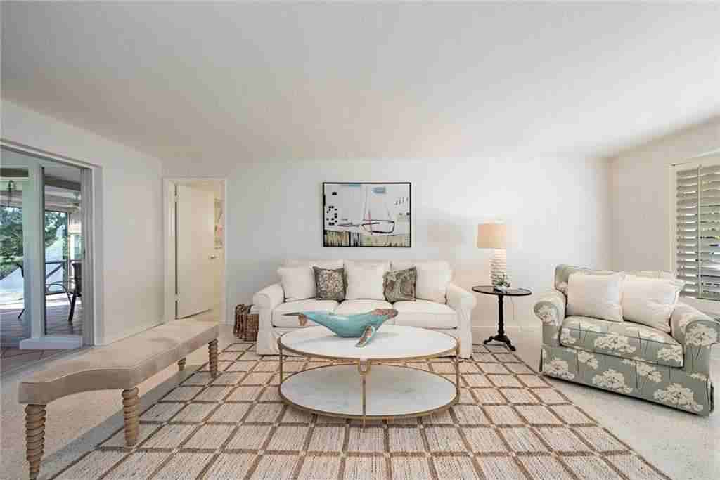 1655 Gordon Dr - Photo 3 of 8