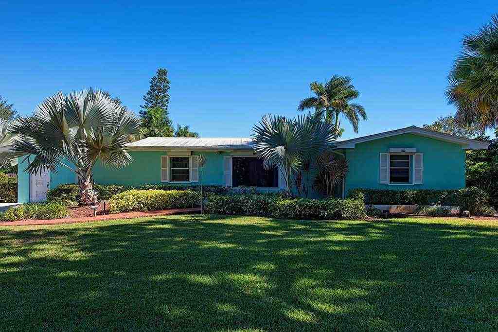 1675 Gordon Dr - Photo 2 of 8