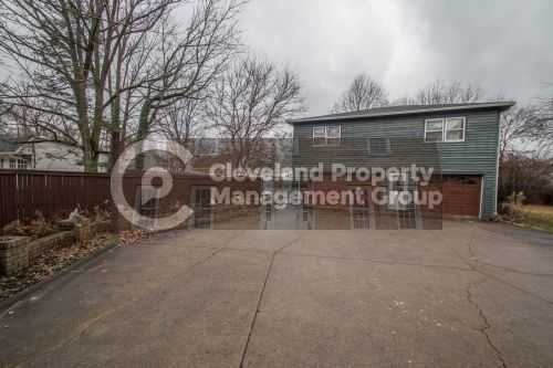 559 Wadsworth Rd - Photo 2 of 10