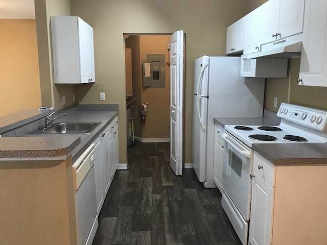 819 Grand Regency Pointe - Photo 3 of 21