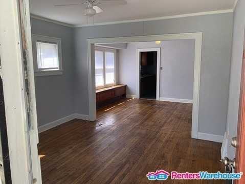 2042 N 32nd St - Photo 2 of 6