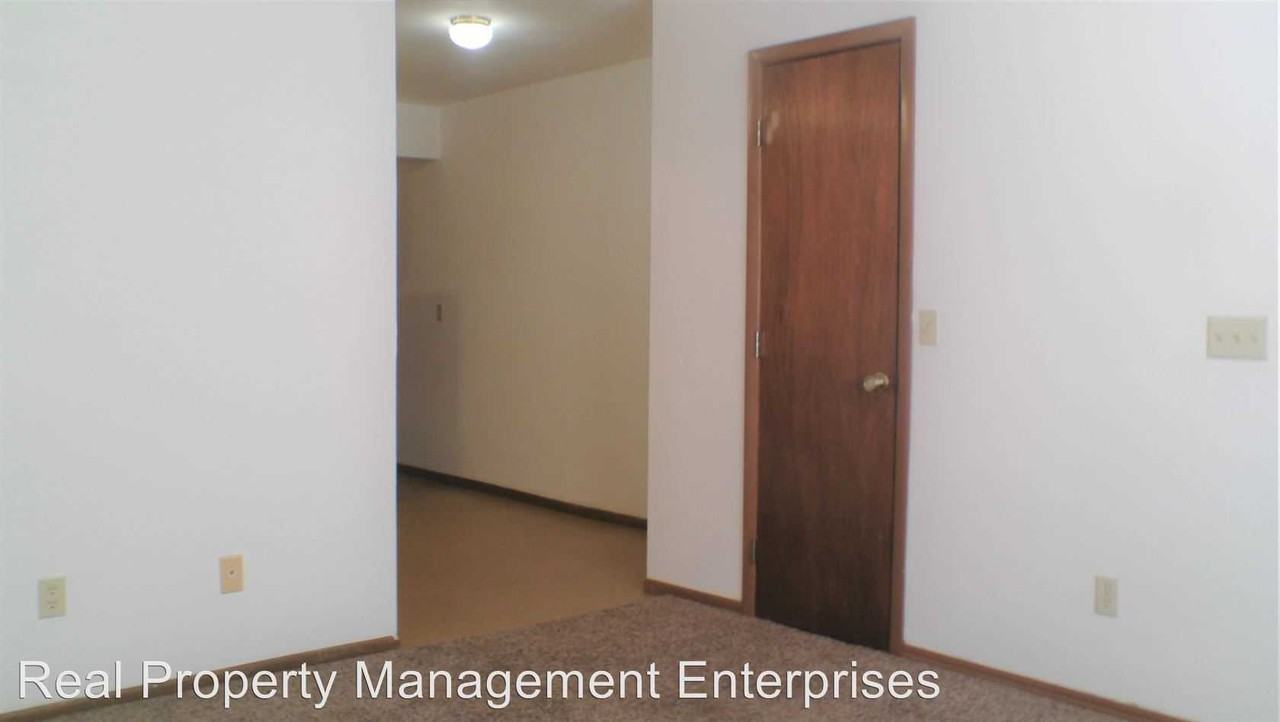 2317 SE 11th St - Photo 2 of 6