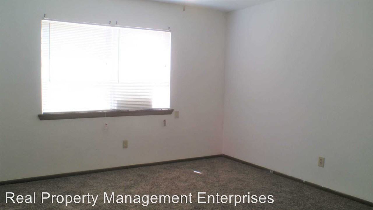 2317 SE 11th St - Photo 3 of 6