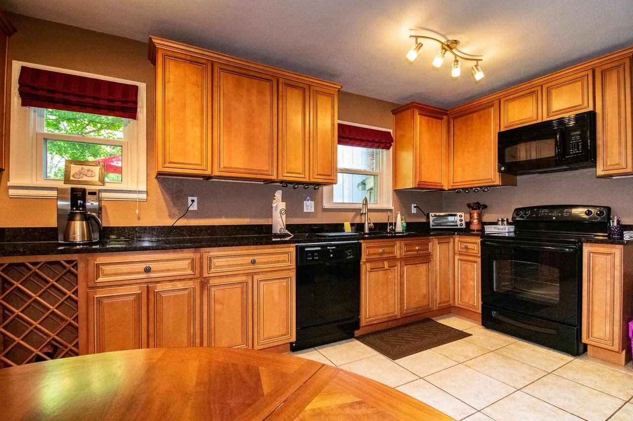 7812 Lowell Ave - Photo 3 of 10