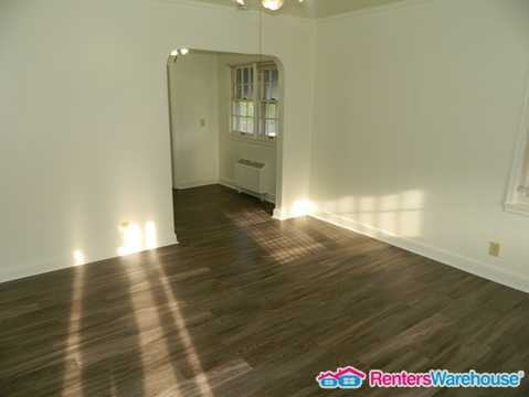 2301 E 9th St #1 - Photo 3 of 10