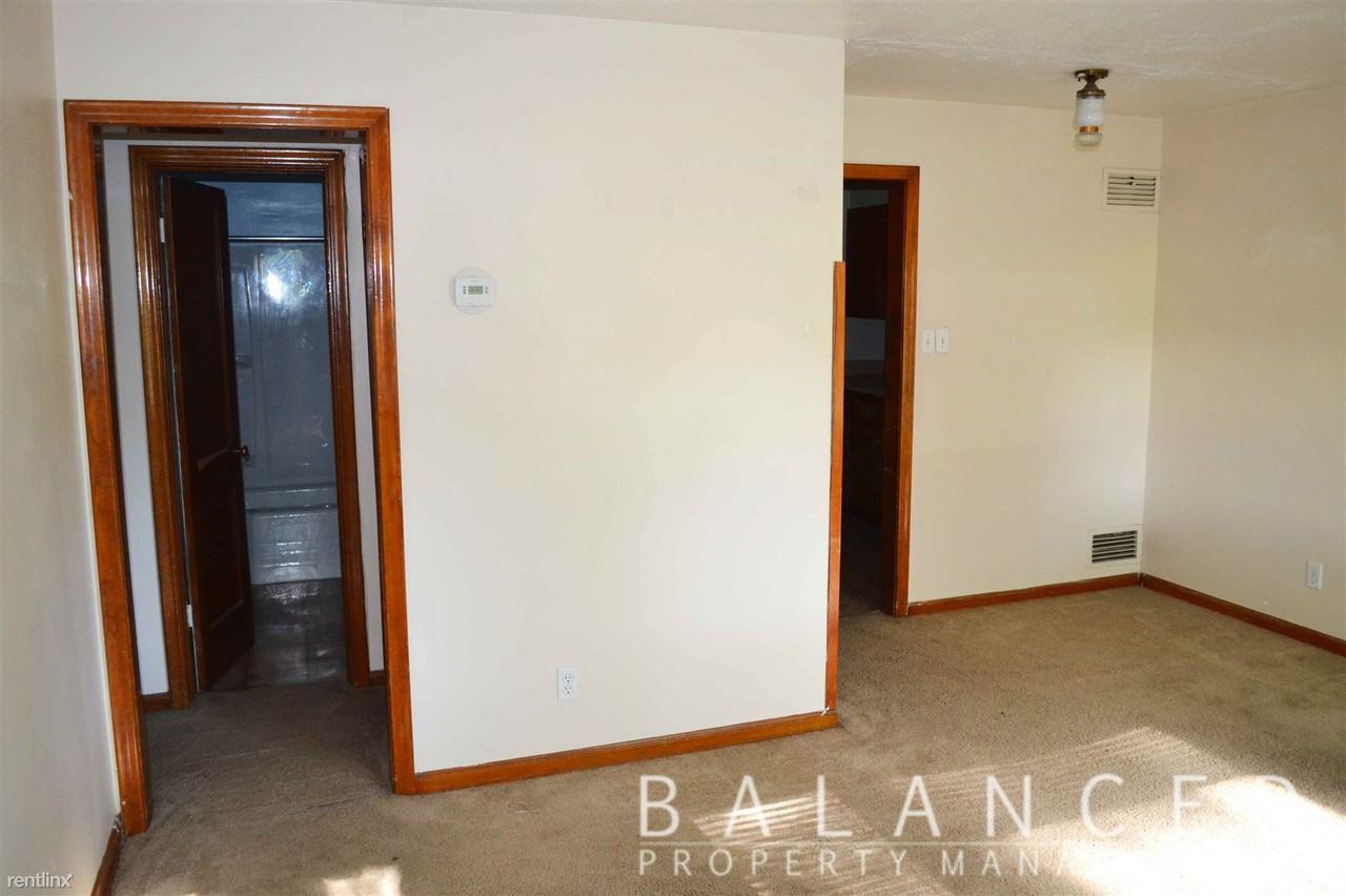 1743 SW Mission Ave - Photo 2 of 12