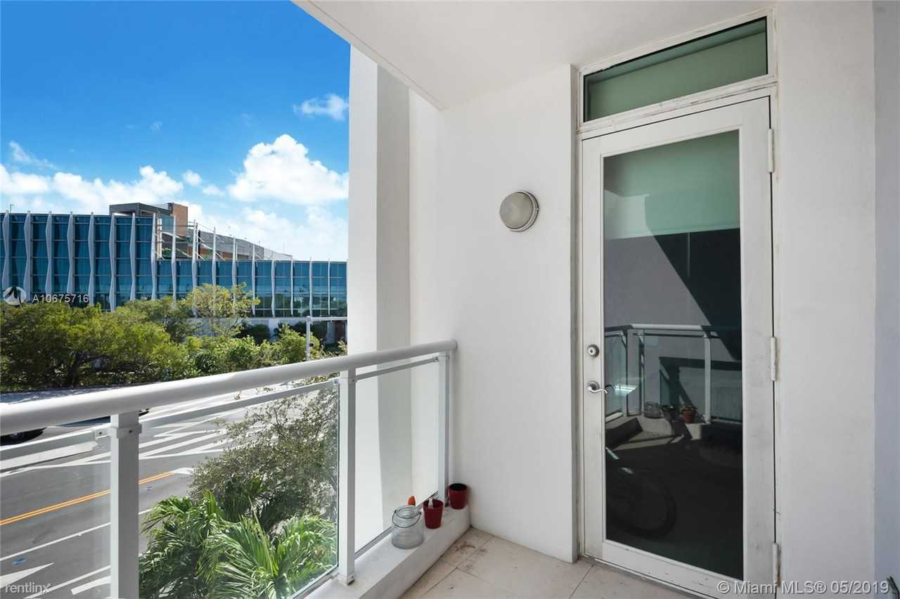 2020 Prairie Ave - Photo 3 of 11