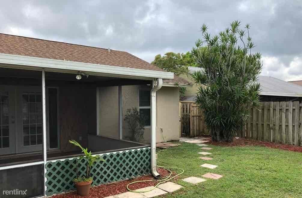 6249 Foster St - Photo 2 of 5