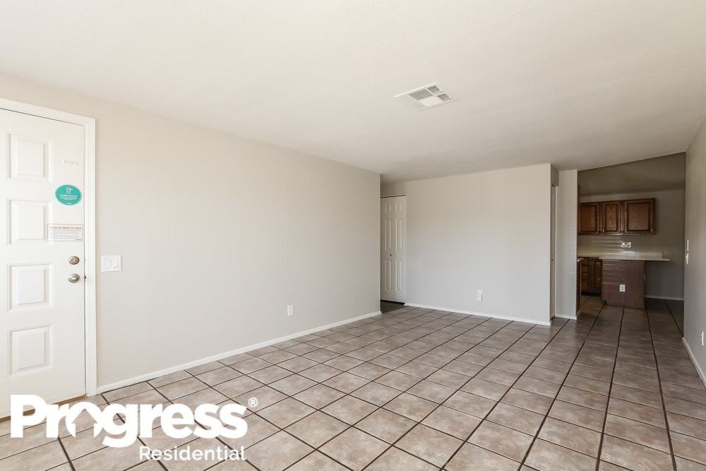 10051 W Minnezona Ave - Photo 3 of 16