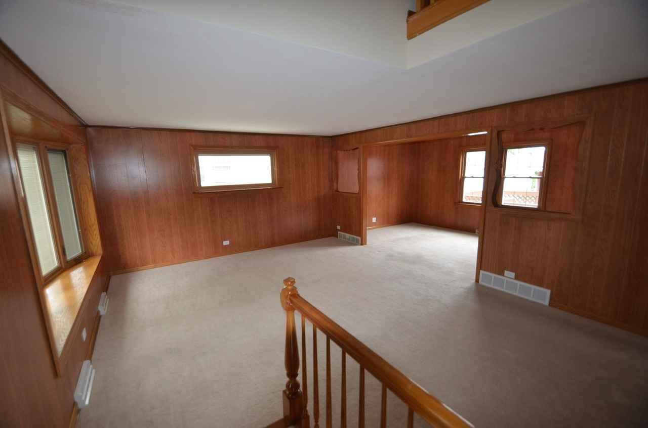 184 E Burlington St - Photo 3 of 11