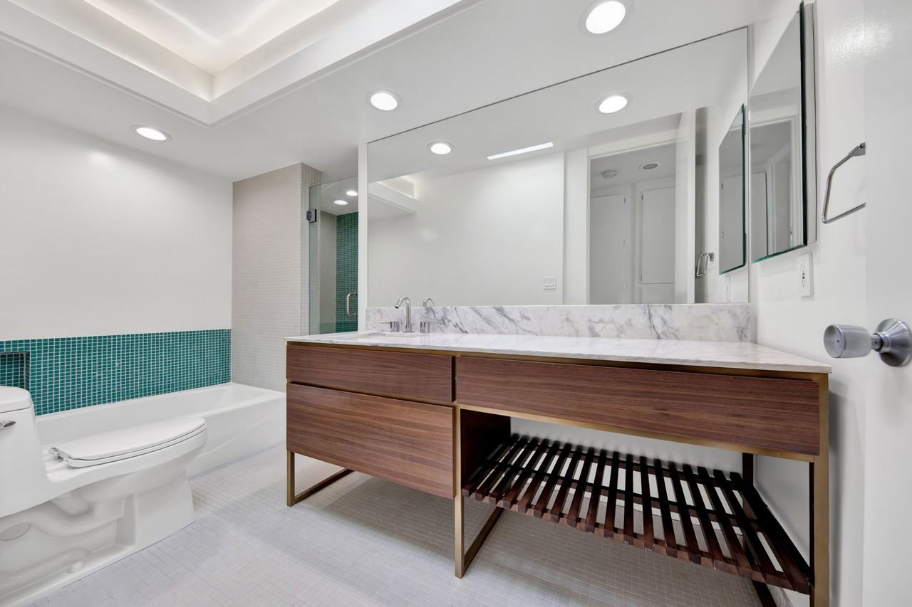 1147 North Clark Street #307 - Photo 3 of 11