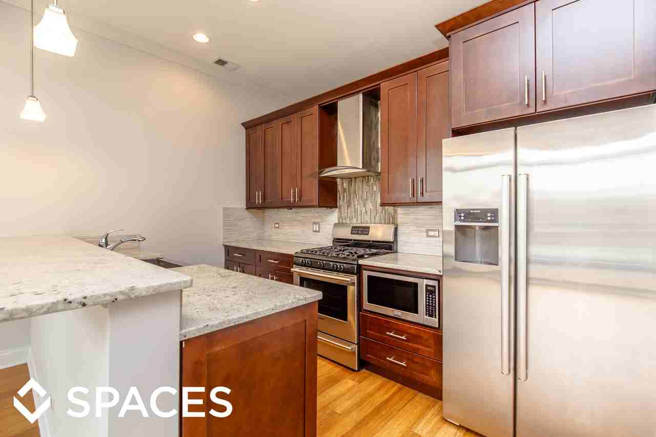 1002 W Van Buren St #403 - Photo 2 of 8