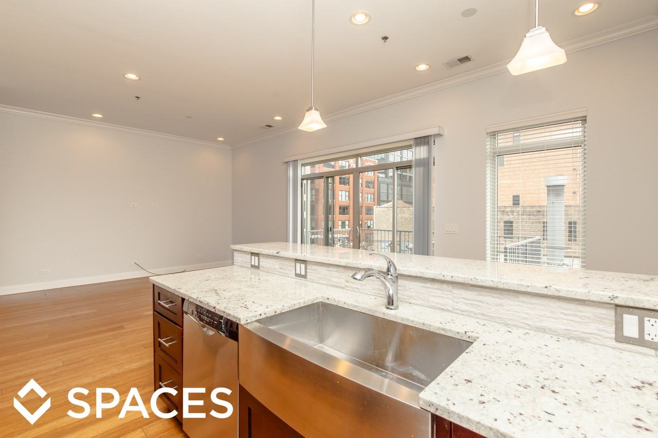 1002 W Van Buren St #403 - Photo 3 of 8