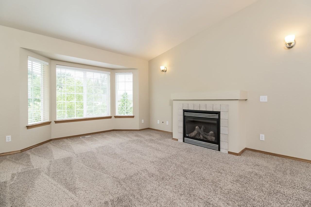 4901 61st Dr Ne - Photo 3 of 18