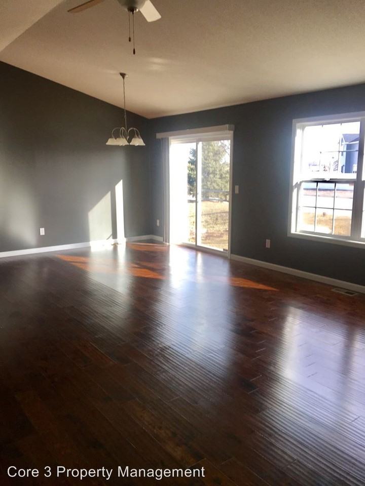 626 Buoy Ct - Photo 3 of 15