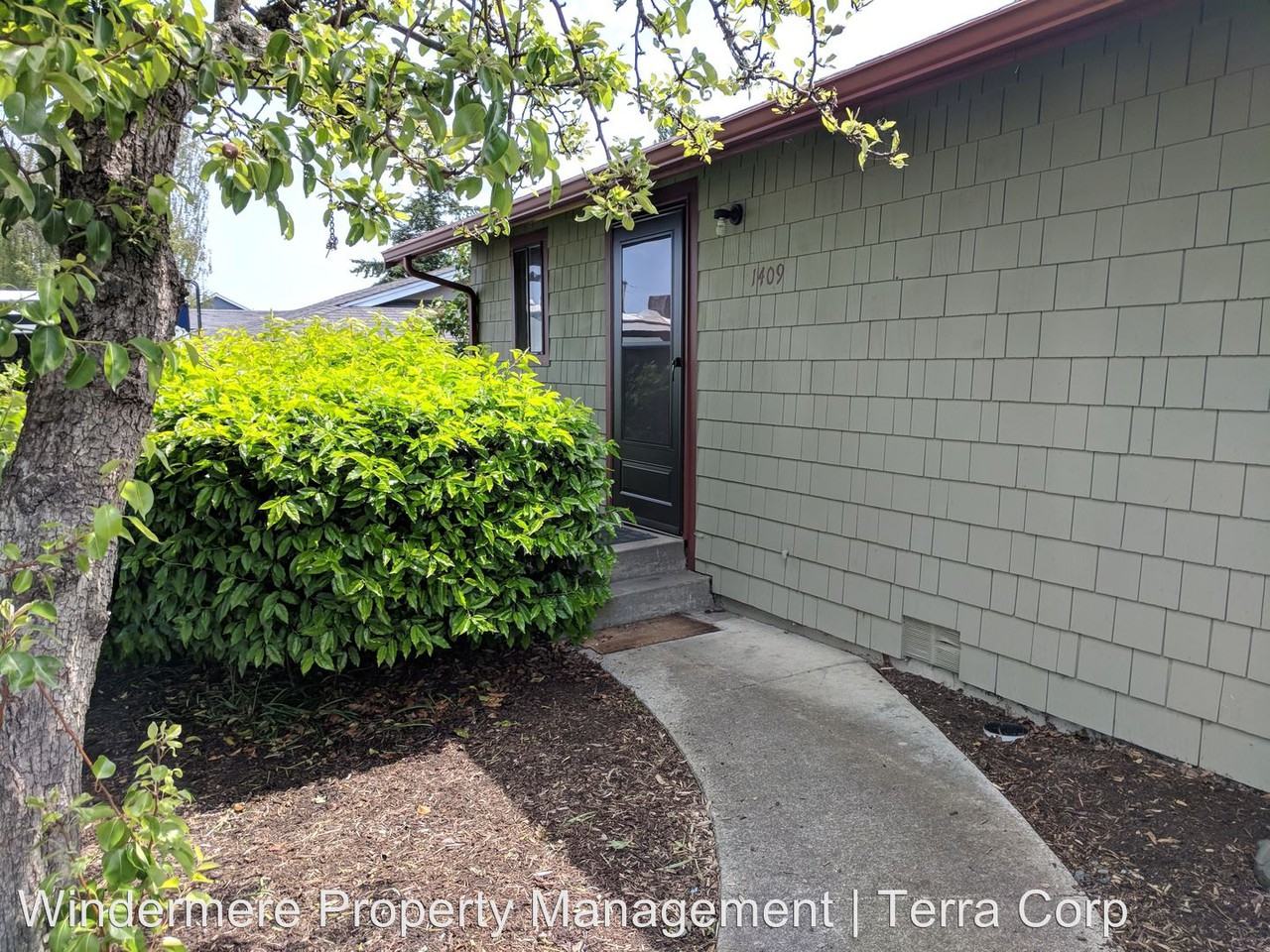 1409-1411 32nd Street - Photo 2 of 9