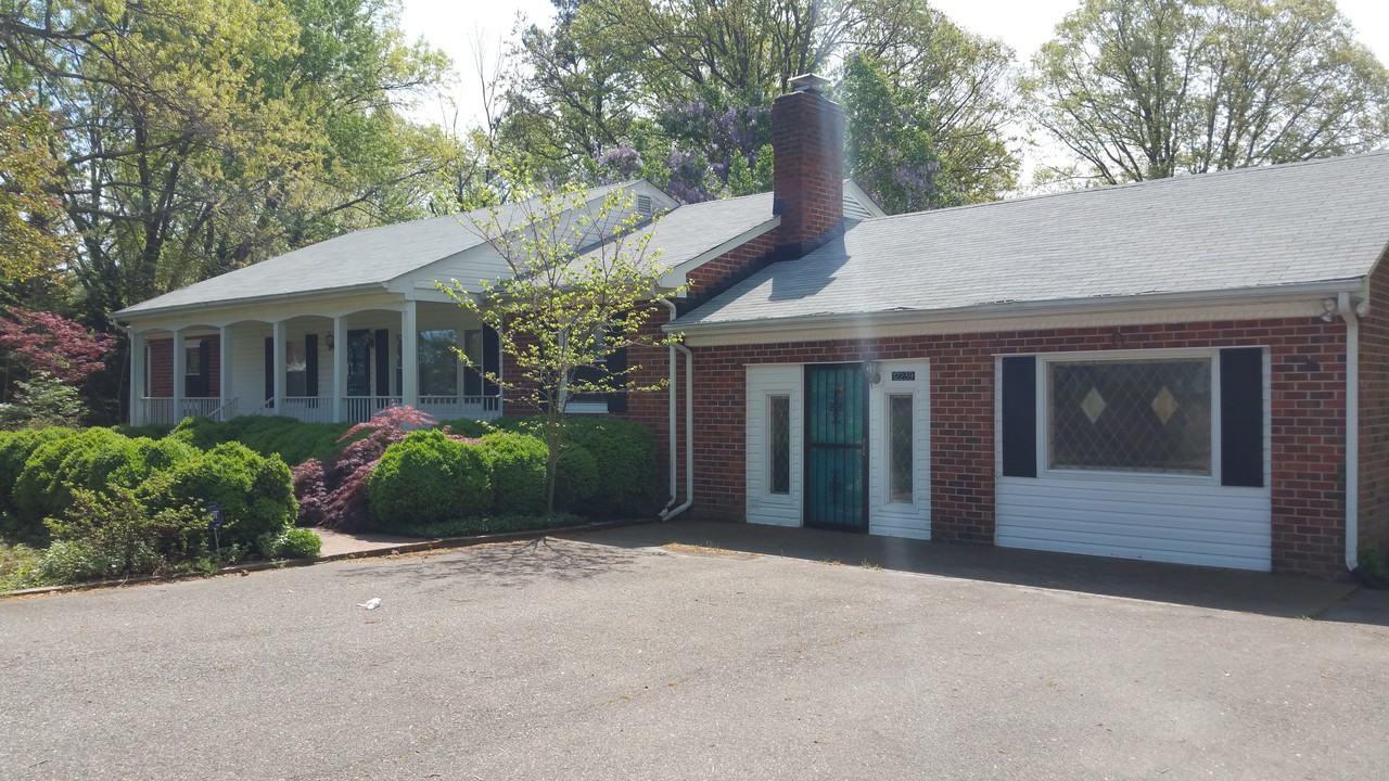 12239 Yowell Rd - Photo 3 of 19