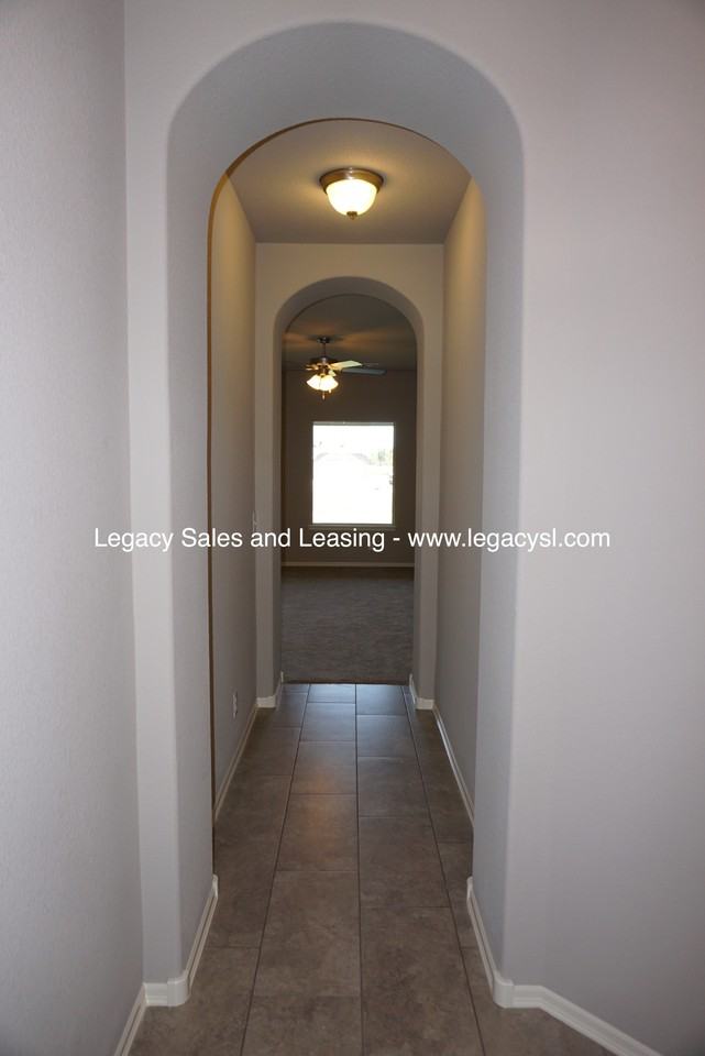 7213 S Magnolia Ave - Photo 3 of 23