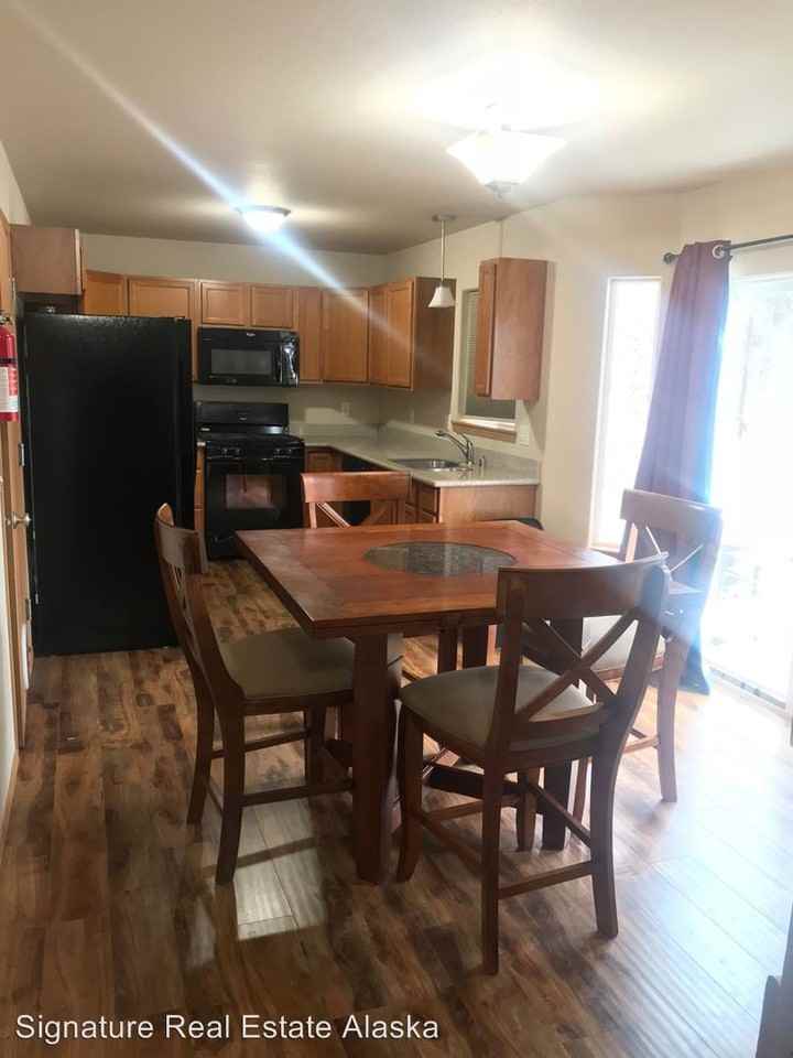 10340 W Hazel Ave - Photo 2 of 10
