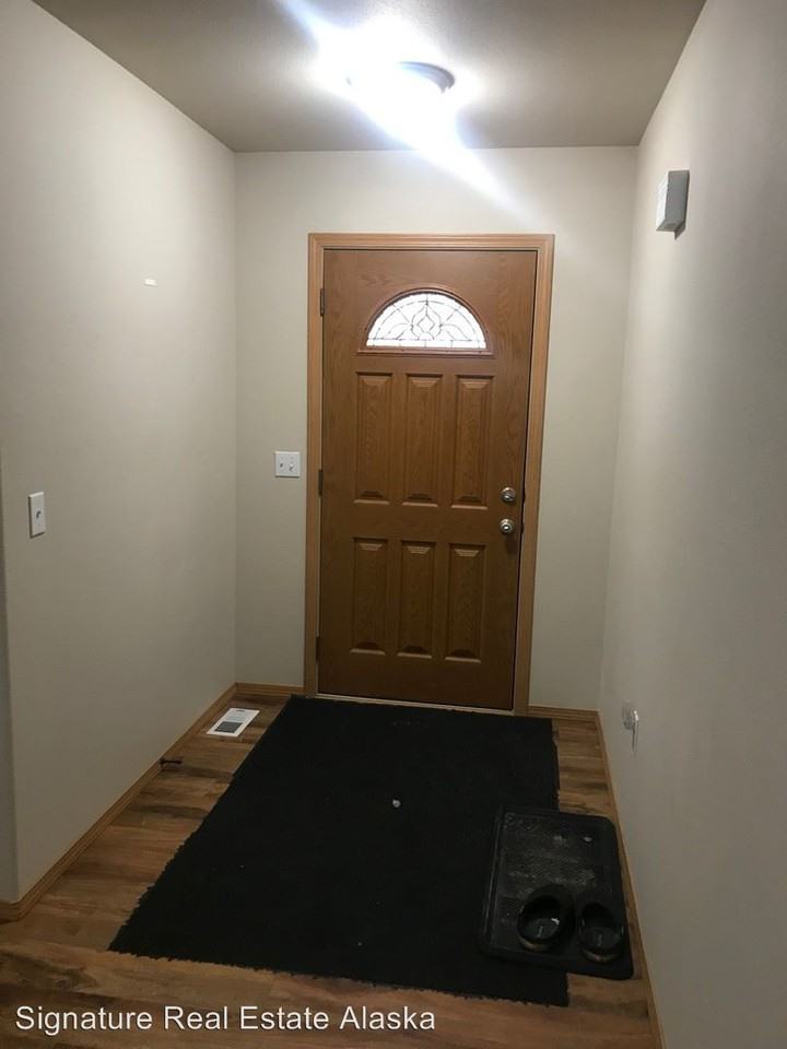 10340 W Hazel Ave - Photo 3 of 10