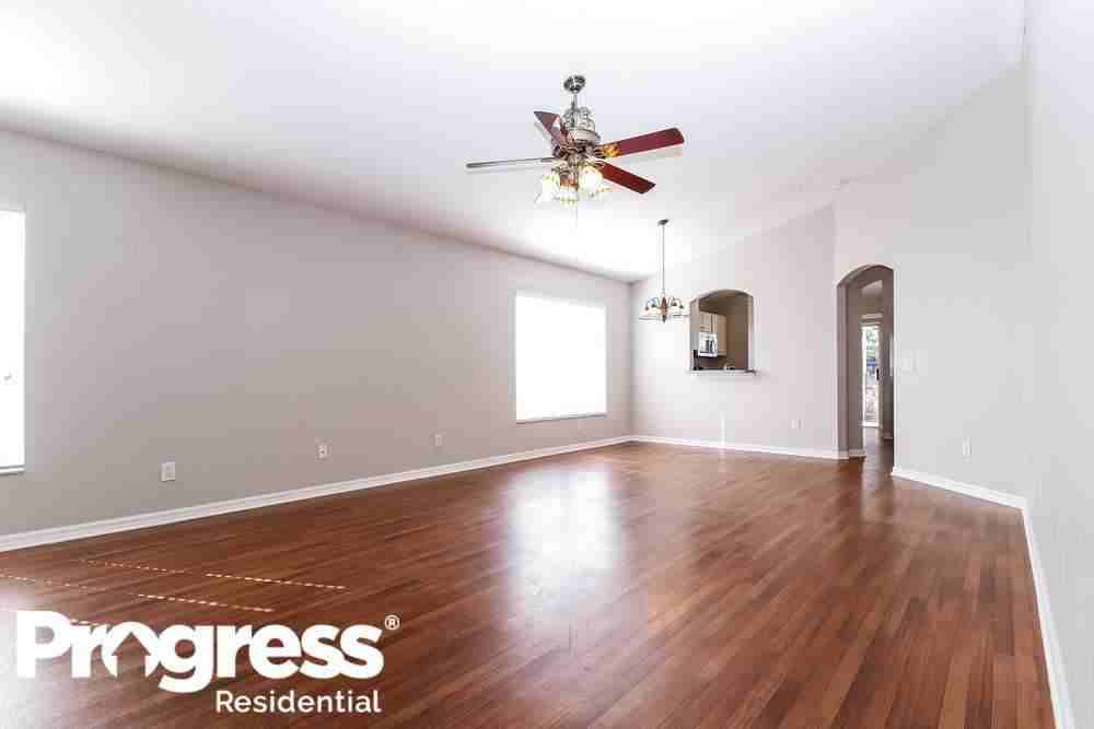 421 Sable Pointe Ave - Photo 3 of 13