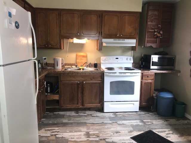 220 Cedarwood Ave - Photo 2 of 10