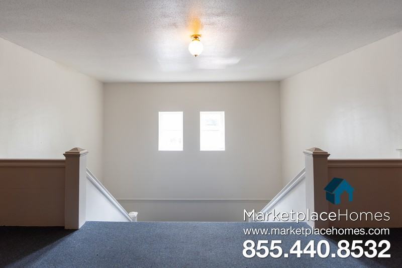 213 Lincoln St - Photo 3 of 9