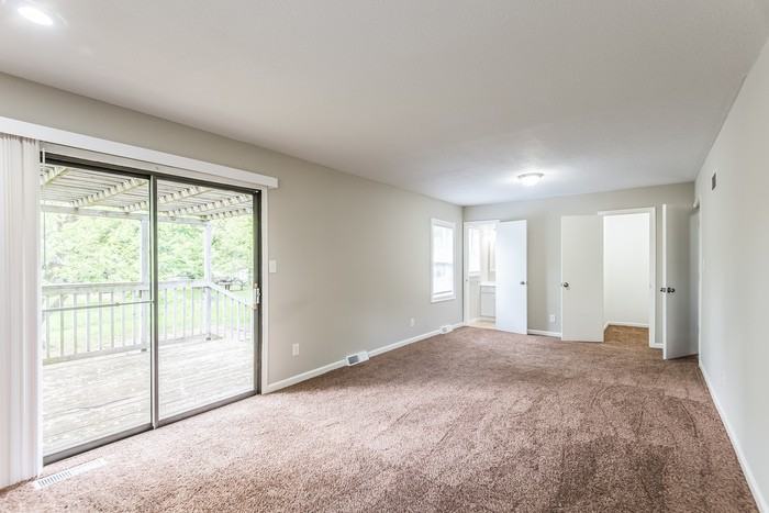 16102 Speaker Ave - Photo 2 of 8