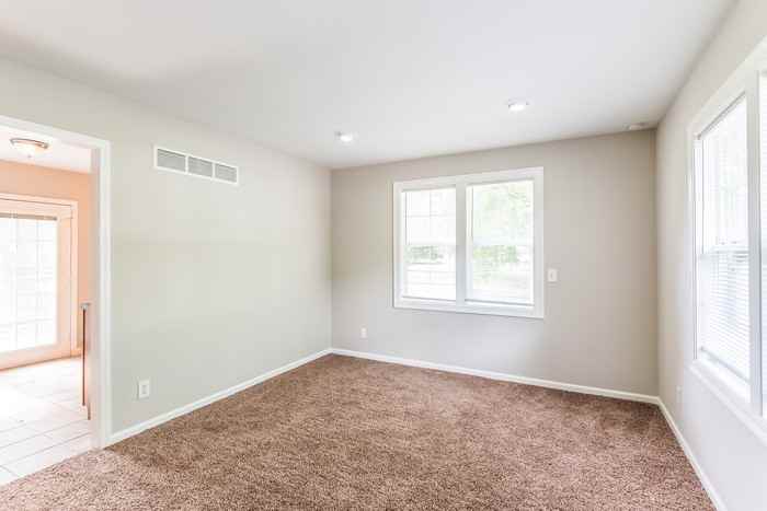 16102 Speaker Ave - Photo 3 of 8