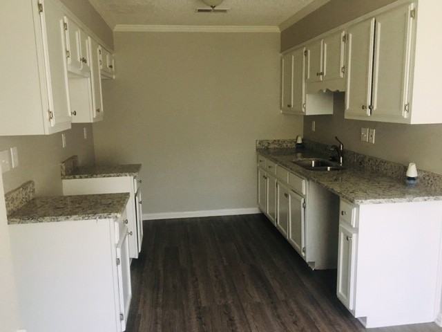 6595 Shaker Ln - Photo 3 of 9