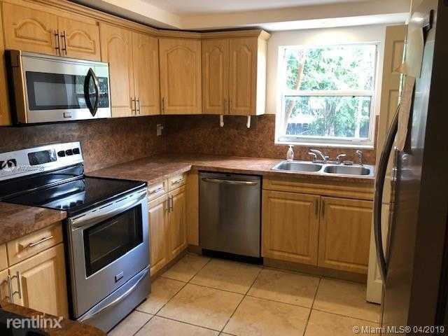 6713 SW 112th Ct - Photo 3 of 10