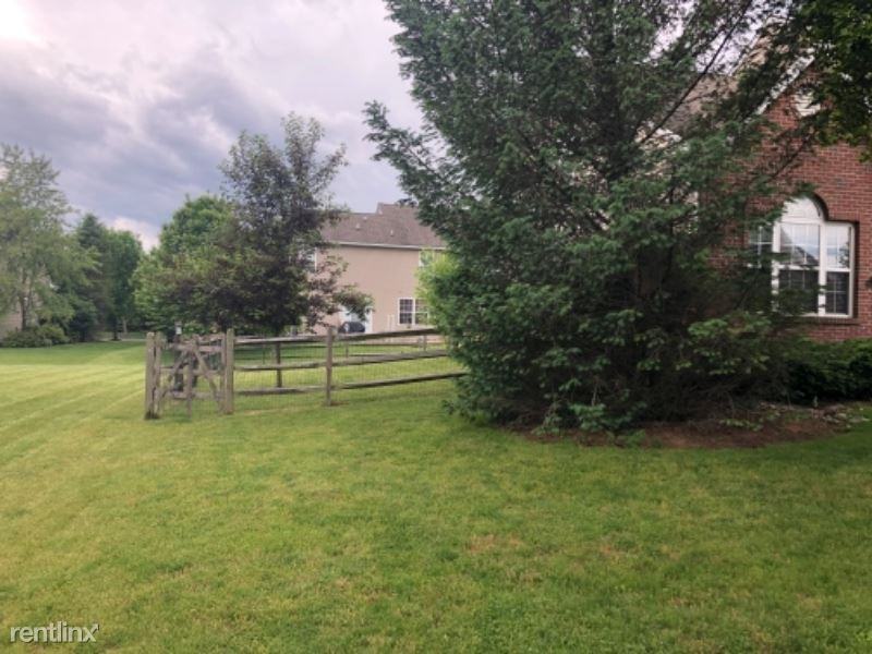 1552 Kennington Ln - Photo 2 of 23