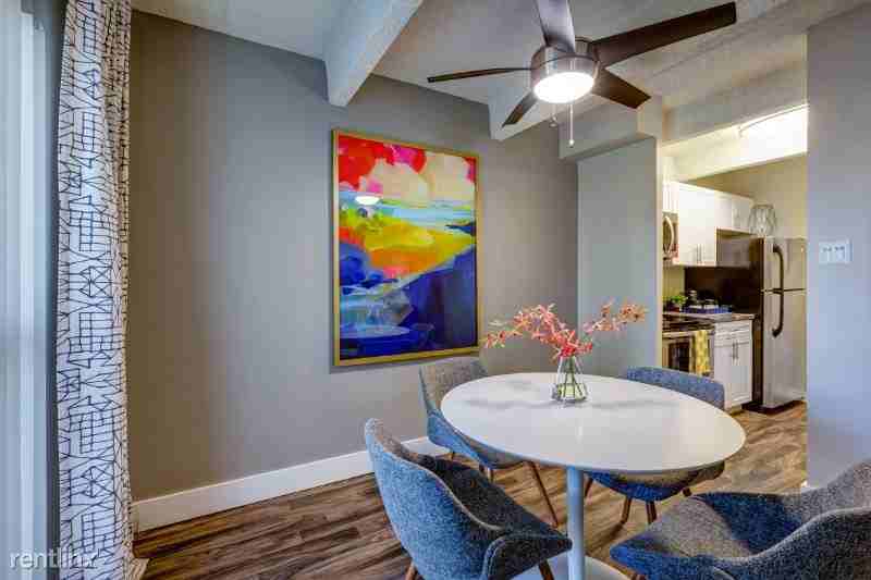 403 S St Paul St - Photo 2 of 8