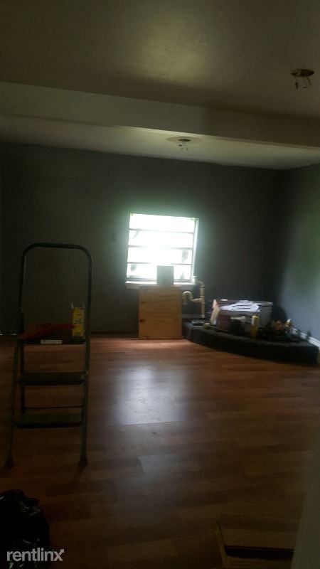 611 N Davis St - Photo 3 of 7