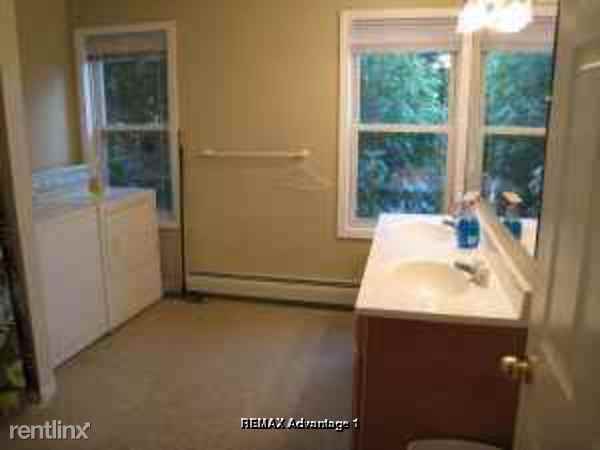 916 Southbridge St - Photo 3 of 4