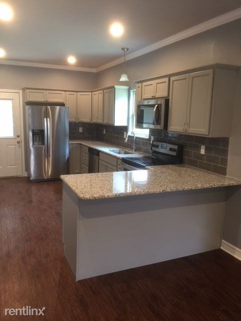 1655 Cal Young Rd - Photo 2 of 5